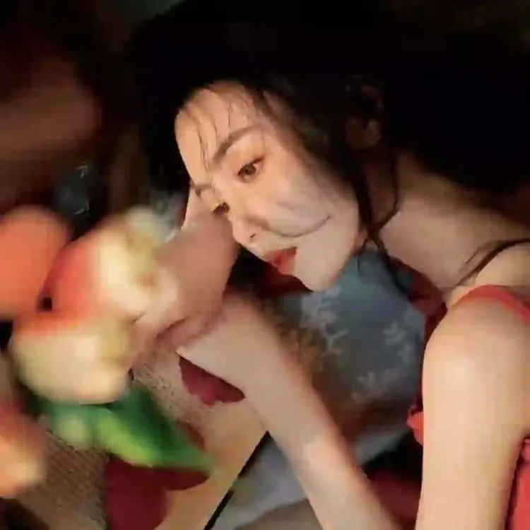 【深夜美食】《侠饭》生濑胜久主演：黑帮老大躲进大学生出租屋，用冰箱剩菜做出极道绝顶美食